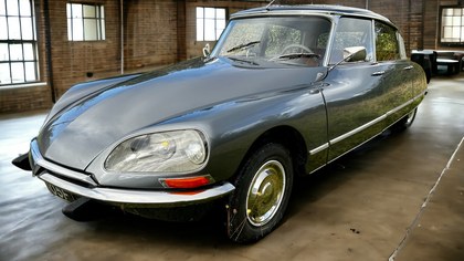 lovely 1967 Citroen DS 21 Pallas manual with wave dashboard