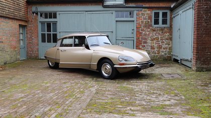 Citroen DS21 Pallas for hire in Surrey and London