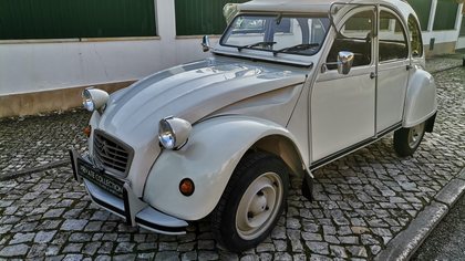 CITROEN 2CV WITH ONLY 700 KMS !!!
