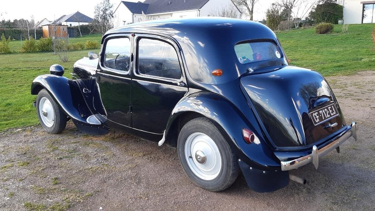 Dimensions: Citroën Traction Avant 1952-1957 vs. Nissan X-Terra 2021 Dimensions: Citroën Traction Avant 1952-1957 vs. Nissan X-Terra 2021