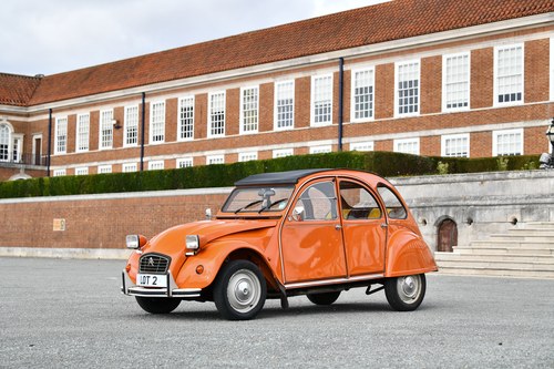 Lot 102 1984 Citroën 2CV6 Saloon Vente aux enchères