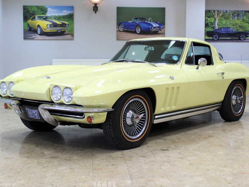 1965 Chevrolet Corvette Stingray C2 327 V8 - Award Winning