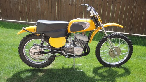 1972 CZ Motocross Yellow Tank In vendita
