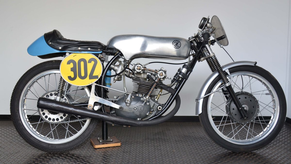 160 CZ 125 DOHC Type 855 in Allemagne - A vendre | Car & Classic