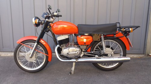 1977 Stunning CZ175 (fully restored) For Sale