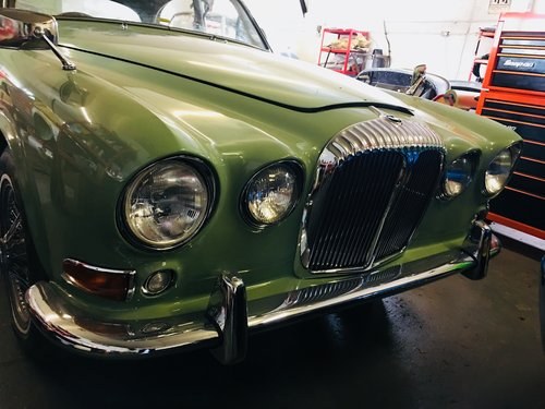 OUTSTANDING WILLOW GREEN DAIMLER 420 - AMAZING HISTORY FOLDE For Sale