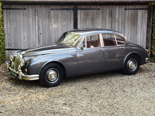 1964 Completely restored and matching nrs Daimler V8 Saloon (LHD) For Sale