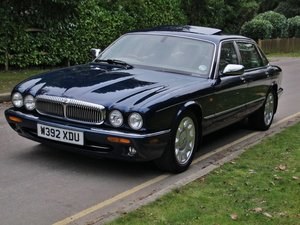 DAIMLER SUPER V8 LWB 2000/W 64000m - FSH....and NOW RESERVED For Sale