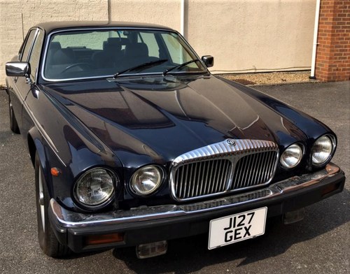 1991 DAIMLER DOUBLE SIX LOT: 398 For Sale by Auction