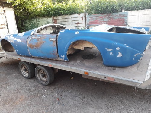 1962 Daimler dart sp250 bodyshell and chassis For Sale