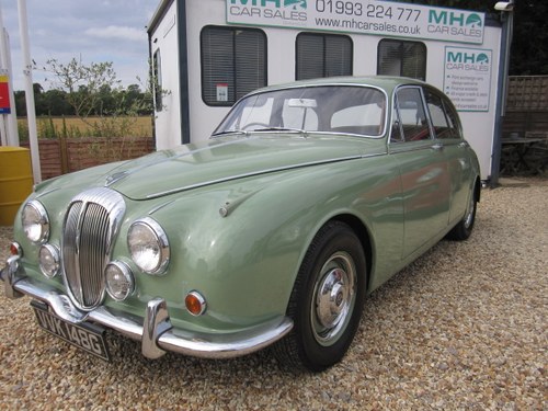 1968 DAIMLER 250 V8 AUTO SALOON - WILLOW GREEN For Sale