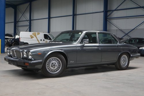 DAIMLER DOUBLE SIX, 1990 For Sale by Auction