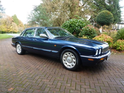 2001 Rare LWB Supercharged Daimler V8...UK supplied and only 51k SOLD