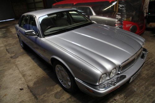 2001 Daimler Super V8 LWB For Sale