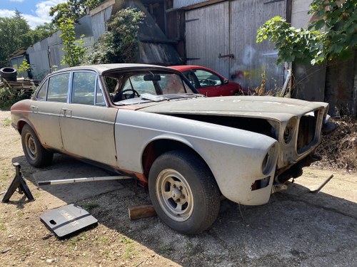 1971 Daimler 4.2 Sovereign - Project - Welding done For Sale