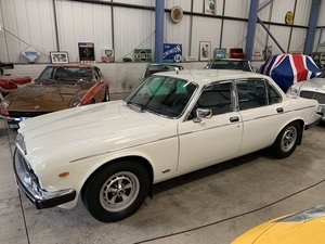 1991 DAIMLER DOUBLE SIX SOLD