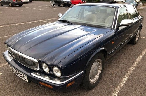 1998 DAIMLER V8 AUTO For Sale by Auction