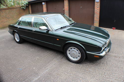 Daimler V8 LWB Sherwood Green with Ivory leather.  For Sale