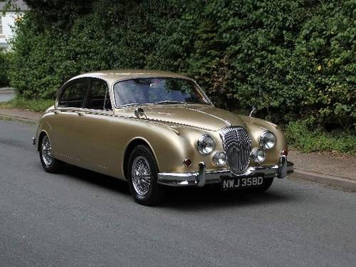 1966 Daimler 250 V8 Saloon, Chrome Wires, Red leather, stunning  In vendita