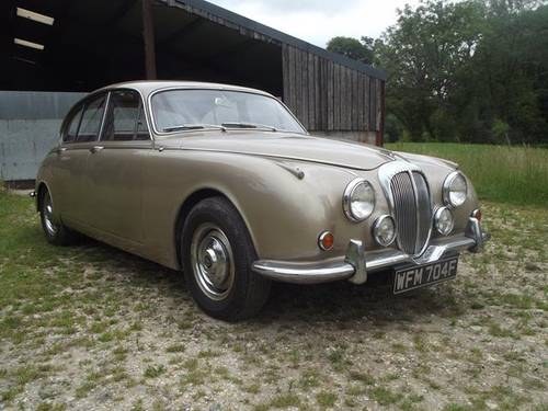 Lot 7 - A 1968 Daimler V8 250 saloon - 05/11/17 For Sale by Auction