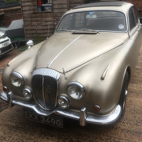 1968 Daimler V8 250 retro fitted Moss manual gearbox For Sale