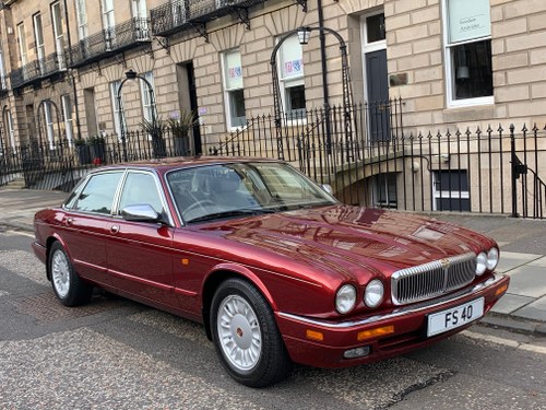 1995 DAIMLER SIX 4.0 - OUTSTANDING - 1500 MILES FROM NEW ! In vendita