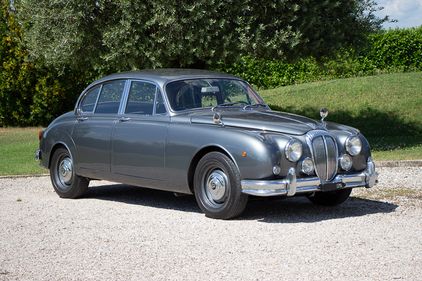 Picture of Daimler V8 2500 Saloon