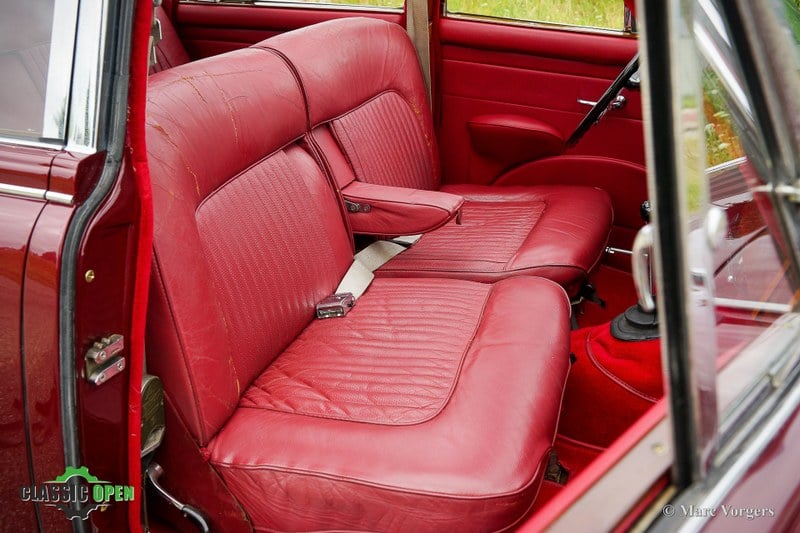 1967 Daimler 250 V8 - 7