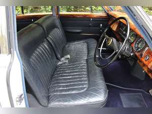 1964 Daimler 250 V8 Saloon - 800 Hour Restoration For Sale (picture 9 of 18)