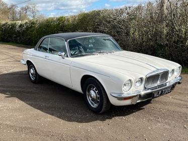 Picture of Daimler Sovereign S2 Coupe 4.2 1977