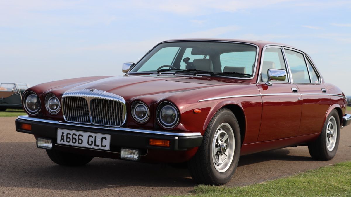 1983 Daimler Sovereign Rouge Automatique, 3 vitesses Conduite à droite ...