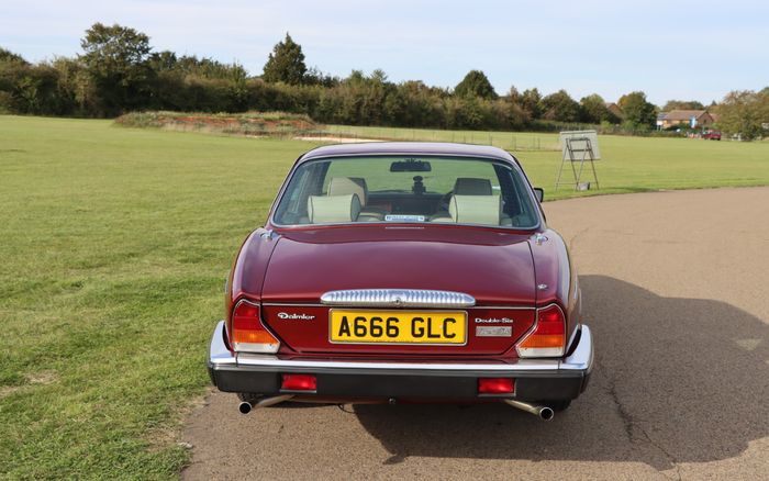 Daimler Double-Six Series 2 Vanden Plas - Corail Daimler Double-Six Series 2 Vanden Plas - Corail