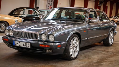 Picture of 1995 Daimler Double Six 6.0-liter V12: Unleash the Power. - For Sale