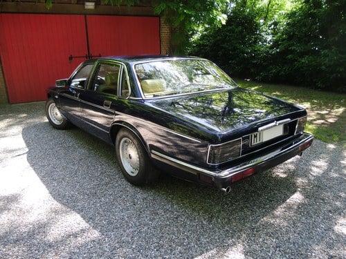 1990 Daimler XJ40 - 5