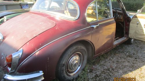 Picture of Daimler V8-250 1966 for restoration, solid body ,engine out - For Sale