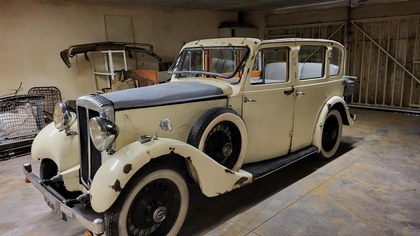 Daimler 15 Saloon with foldable top