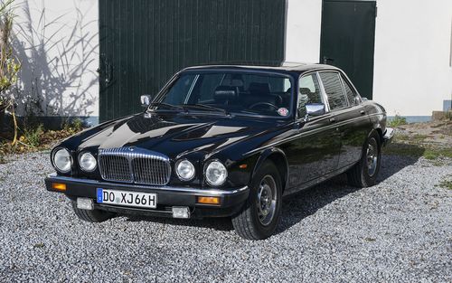 1991 Daimler Double Six (picture 1 of 12)