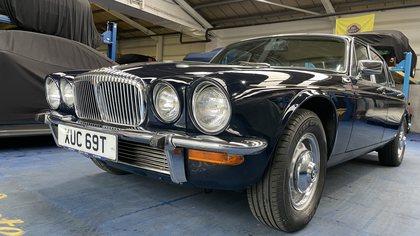 Extremely low Mileage , Daimler Sovereign Series 2 LWB 4.2l