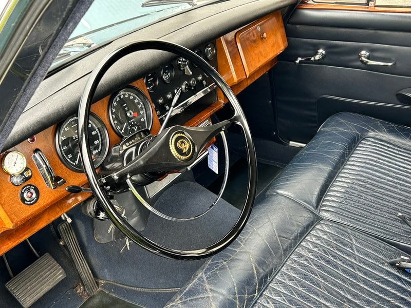 1969 Daimler 250 V8