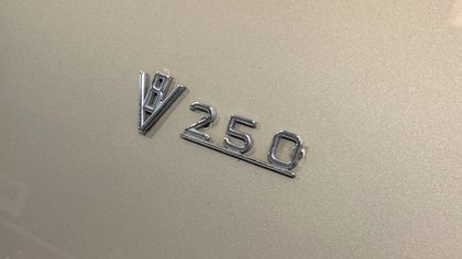 1968 Daimler V8-250