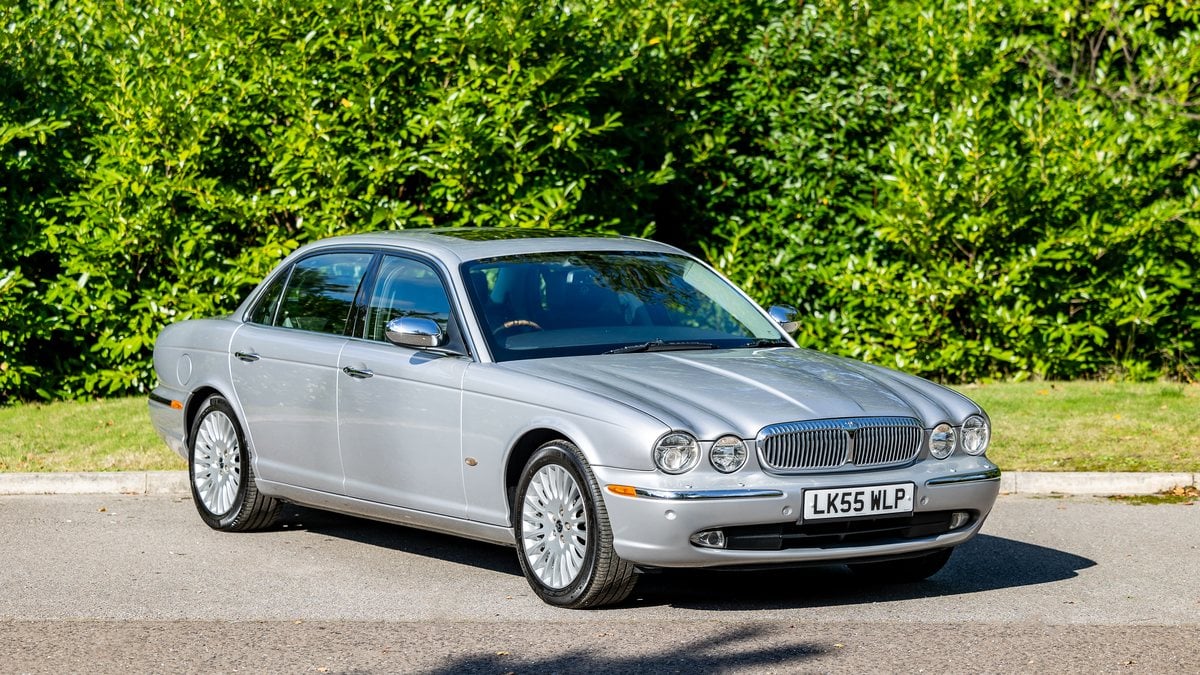 2006 Daimler Super Eight Silver Automatic 6 Speed Right Hand Drive In 2006-daimler-super-eight-silver-automatic-6-speed-right-hand-drive-in