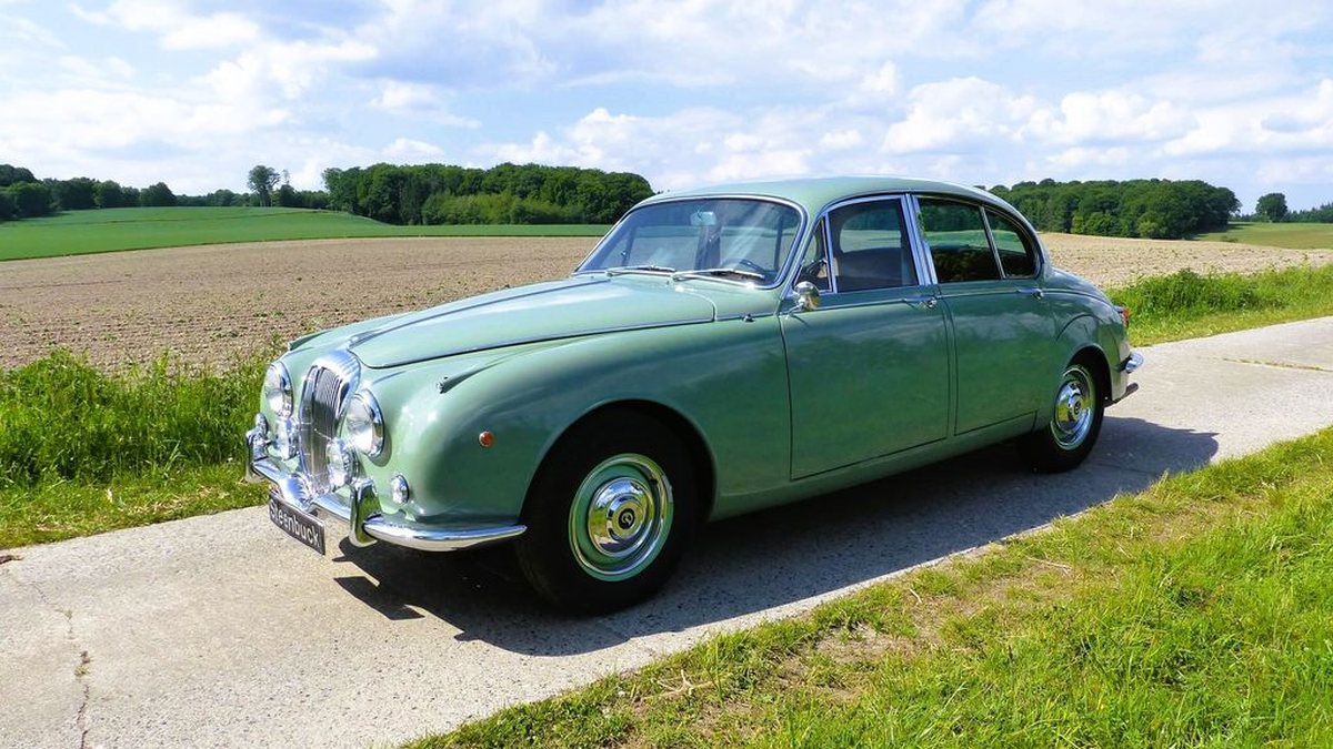 1967 Daimler 250 V8 Gr n Manual 4 Speed Left Hand Drive In Germany 1967-daimler-250-v8-gr-n-manual-4-speed-left-hand-drive-in-germany