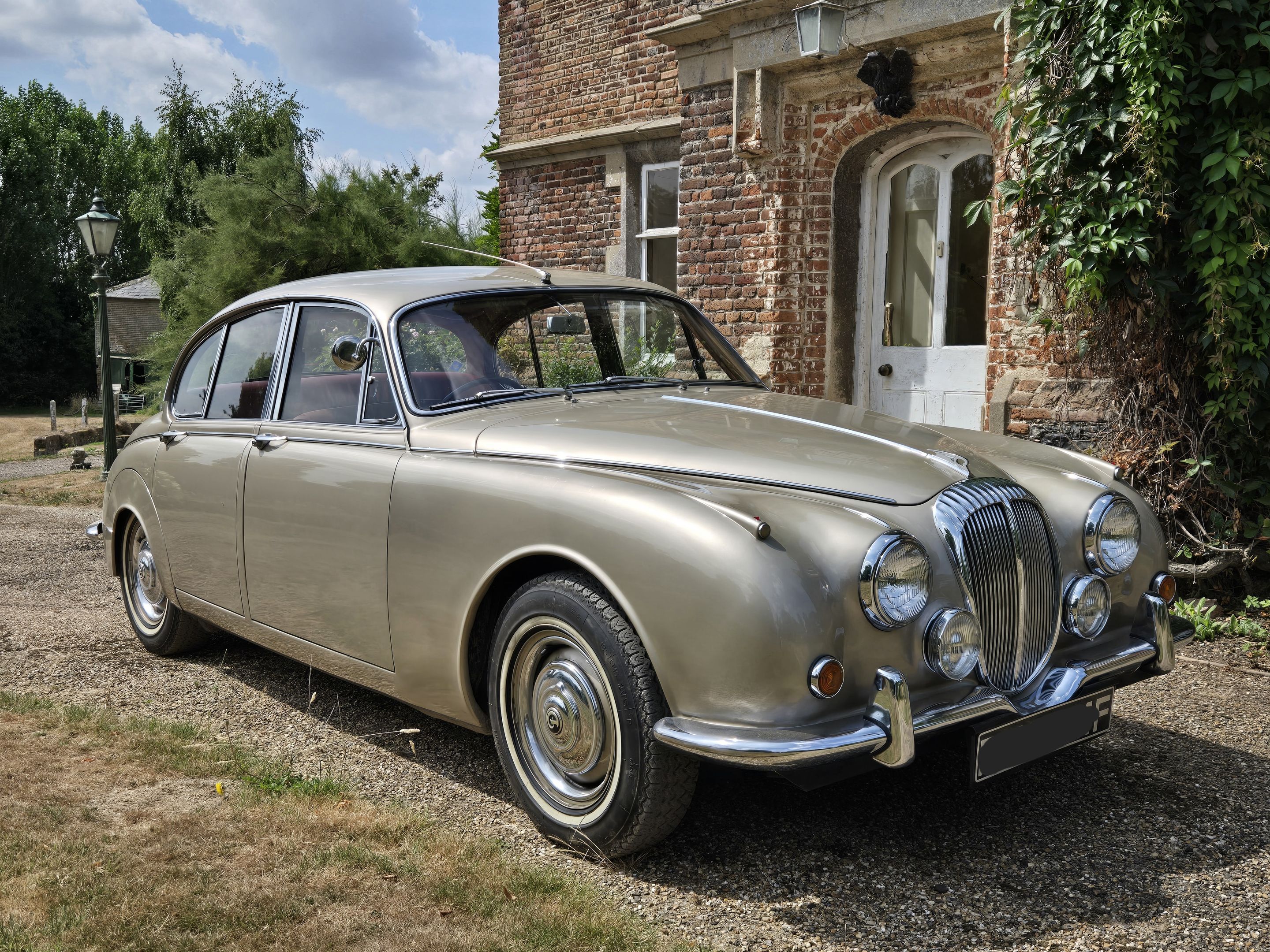 1968 Daimler 250 V8