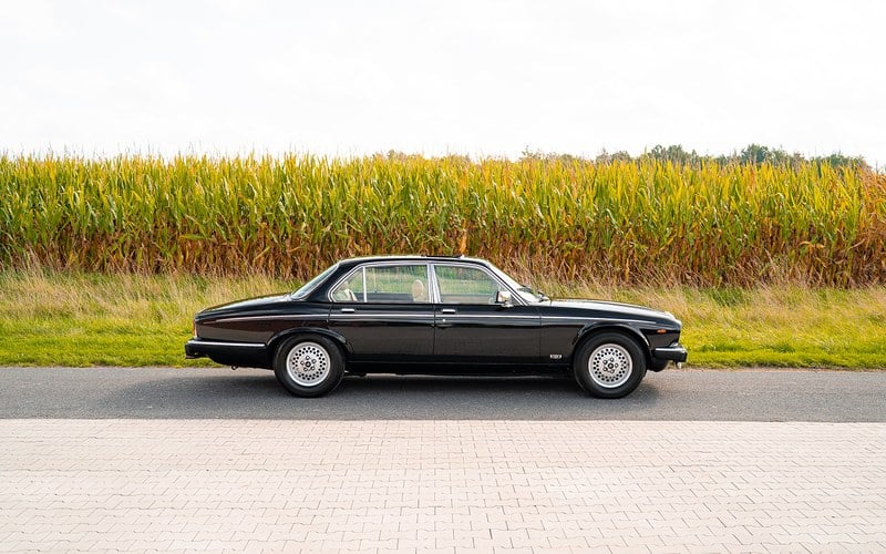 1992 Daimler Double Six - 2 1992 Daimler Double Six - 2