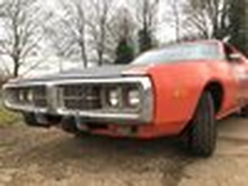 1973 Dodge Charger - 318 v8 - (New in from California)