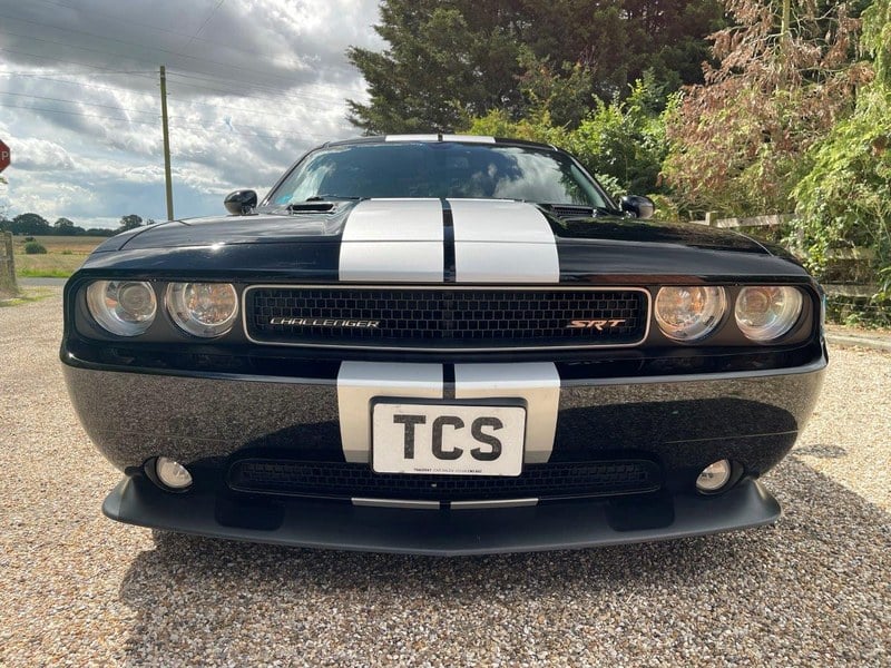 SRT8 392 (6.4L) HEMI V8 Automatic 470hp / 470lb ft