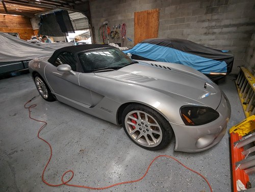 2004 Dodge Viper GT