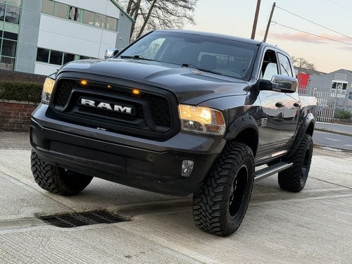 2015 Dodge Ram Hemi 4x4 massive lifted truck. Swap px VENDU