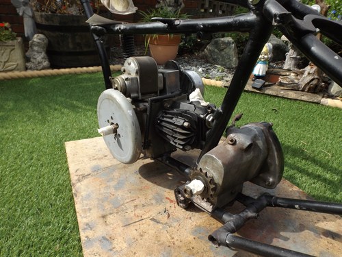 1932 Douglas frame with engine gearbox and clutch 05/10/2022 In vendita all'asta