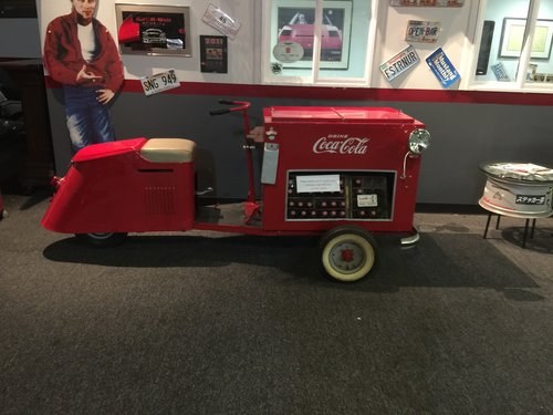 1948 Cushman Cart Motor Scooter 3 wheeler Coke a Cola Brand $10.5 In vendita